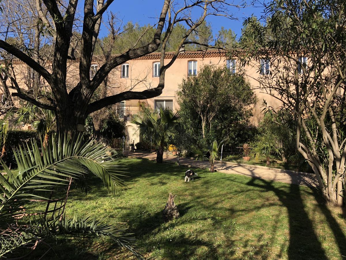 Auberge De Pachoquin Meounes-les-Montrieux Exterior foto